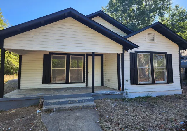 Photo 1 of Single family home for sale at 440 12th St Ne, Paris, TX 75460 | MLS# 21362595 | Listing updated on 2026-08-18