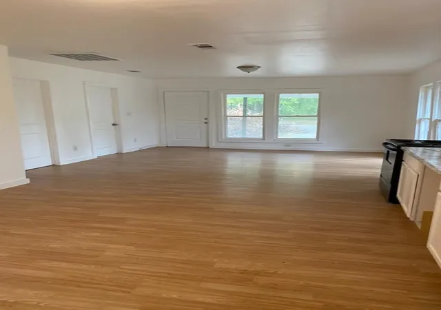 Photo 3 of Single family home for sale at 440 12Th St Ne, Paris, TX 75460 | MLS# 21362595 | Listing updated on 2026-08-18