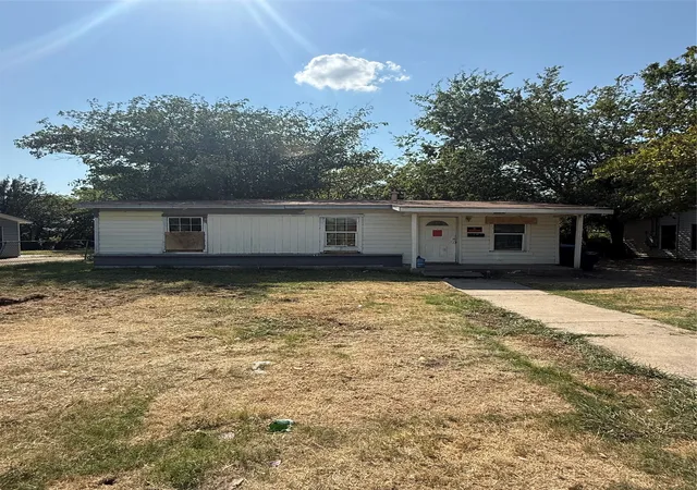 Photo 1 of Single family home for sale at 4013 Zwolle St, Fort Worth, TX 76106 | MLS# 21362600 | Listing updated on 2026-08-30