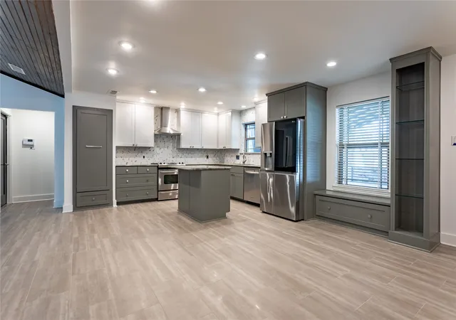 Photo 3 of Single family home for sale at 712 Squaw Creek Rd, Willow Park, TX 76087 | MLS# 21362606 | Listing updated on 2026-08-20