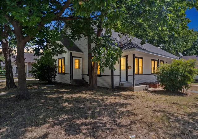 Photo 1 of Multi family home for sale at 1406 Sycamore St, Commerce, TX 75428 | MLS# 21362014 | Listing updated on 2026-09-01