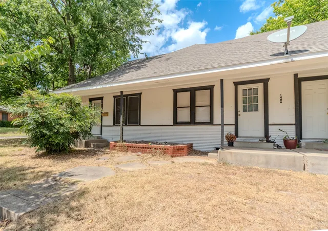 Photo 3 of Multi family home for sale at 1406 Sycamore St, Commerce, TX 75428 | MLS# 21362014 | Listing updated on 2026-09-01