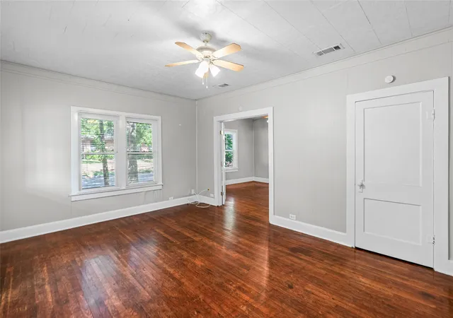 Photo 4 of House for sale at 1406 Sycamore St, Commerce, TX 75428 | MLS# 21362014 | Listing updated on 2026-09-01