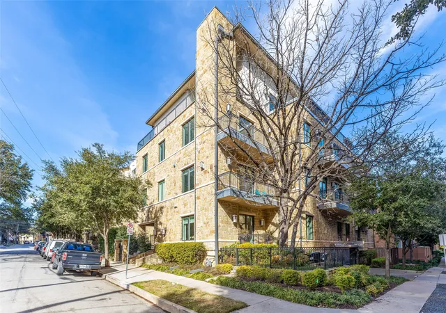 Photo 2 of Condo for sale at 2811 Hood St #E, Dallas, TX 75219 | MLS# 21361604 | Listing updated on 2026-09-19