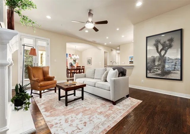 Photo 3 of Condo for sale at 2811 Hood St #E, Dallas, TX 75219 | MLS# 21361604 | Listing updated on 2026-09-19