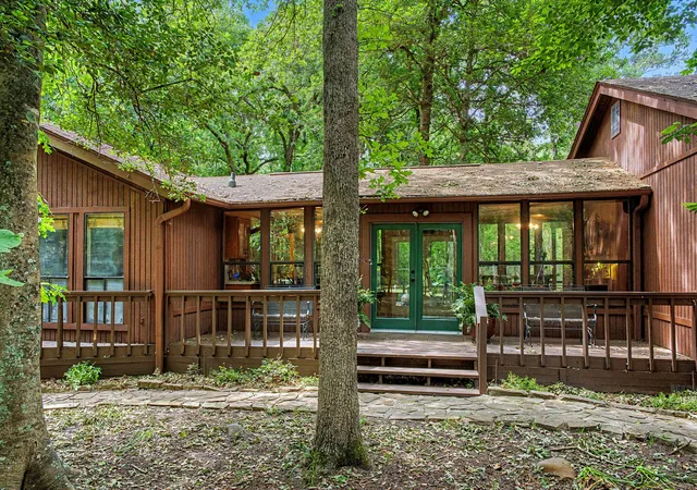 Photo 3 of Single family home for sale at 209 Woodfern Gln, Holly Lake Ranch, TX 75765 | MLS# 21355604 | Listing updated on 2026-09-01