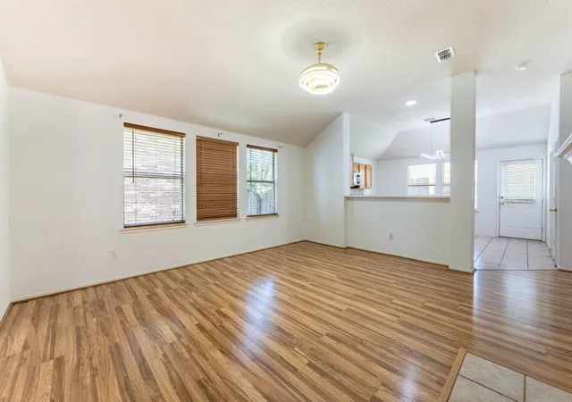 Photo 4 of Single family home for sale at 523 Pinto Ln, Forney, TX 75126 | MLS# 21362001 | Listing updated on 2026-09-02