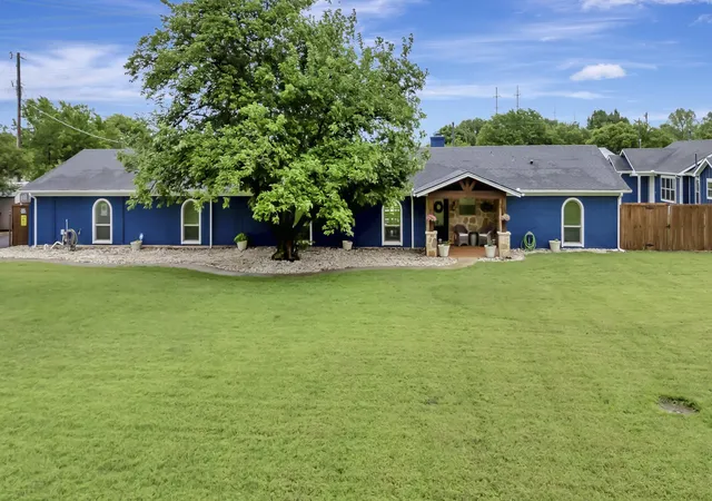 Photo 2 of Sale Pending at 26 Rancho Dr N, Fort Worth, TX 76244 | MLS# 21362279 | Listing updated on 2026-08-31