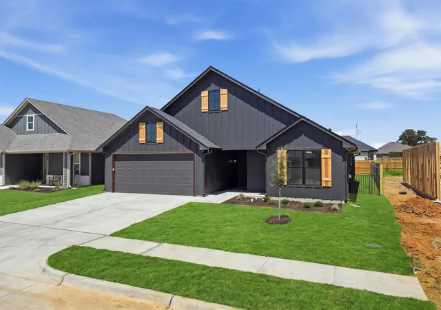 Photo 2 of Single family home for sale at 940 Huckleberry Ln, Tolar, TX 76476 | MLS# 21356720 | Listing updated on 2026-08-19