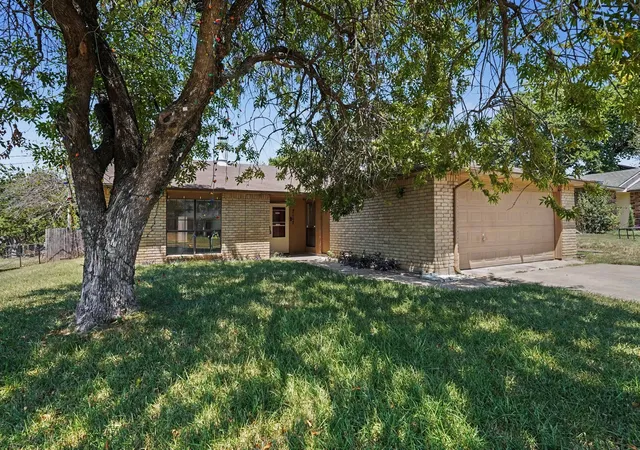 Photo 1 of Single family home for sale at 7107 Blackberry Dr, Arlington, TX 76016 | MLS# 21357022 | Listing updated on 2026-08-18
