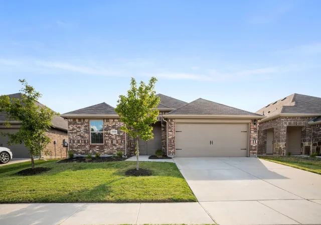 Photo 1 of Single family home for sale at 2909 Baldwin Ln, Ennis, TX 75119 | MLS# 21362066 | Listing updated on 2026-08-18