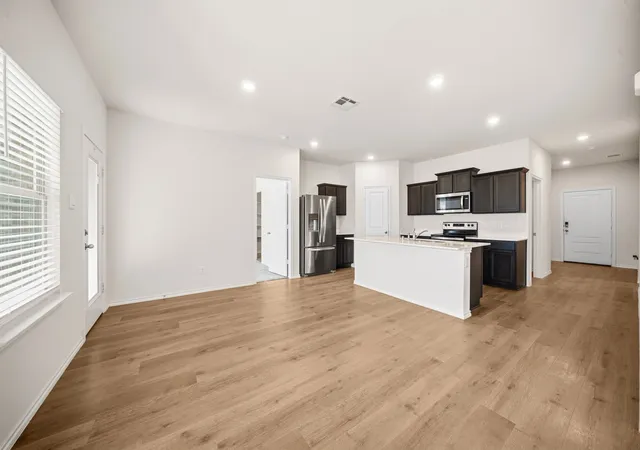 Photo 3 of Single family home for sale at 2909 Baldwin Ln, Ennis, TX 75119 | MLS# 21362066 | Listing updated on 2026-08-18