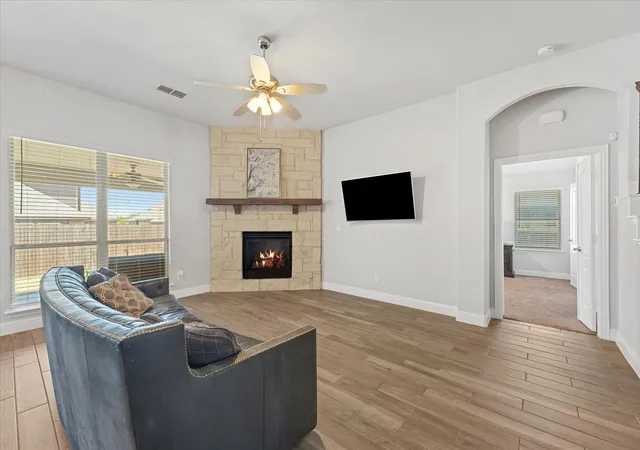 Photo 3 of Single family home for sale at 324 Roscoe Dr, Rockwall, TX 75087 | MLS# 21361651 | Listing updated on 2026-10-07