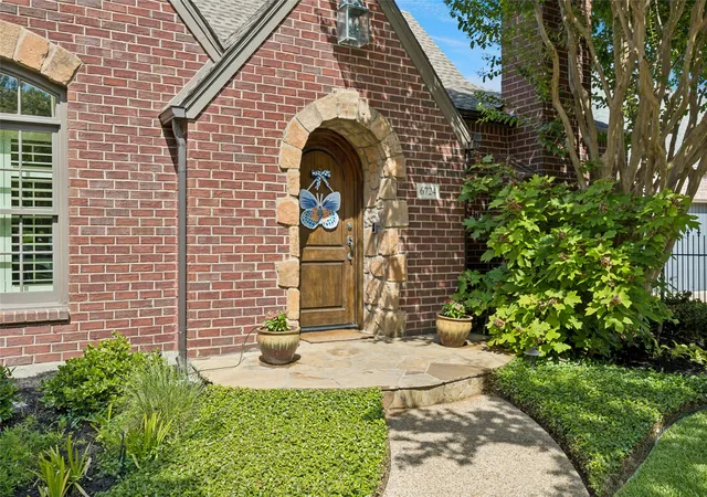 Photo 3 of Sale Pending at 6724 W Dover Ter, Fort Worth, TX 76132 | MLS# 21361388 | Listing updated on 2026-09-01