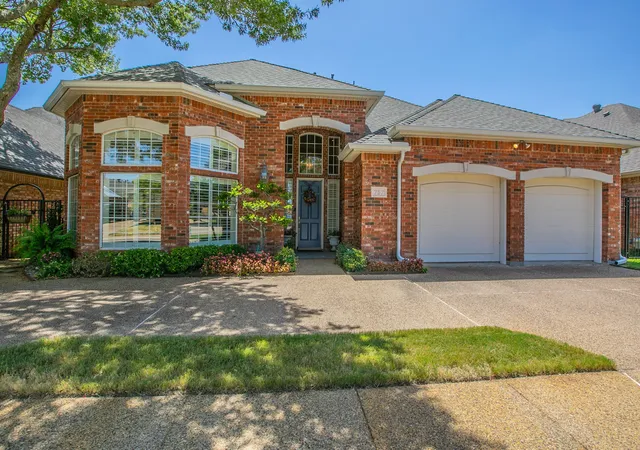 Photo 2 of Single family home for sale at 757 Village Green Dr, De Soto, TX 75115 | MLS# 21361485 | Listing updated on 2026-08-18