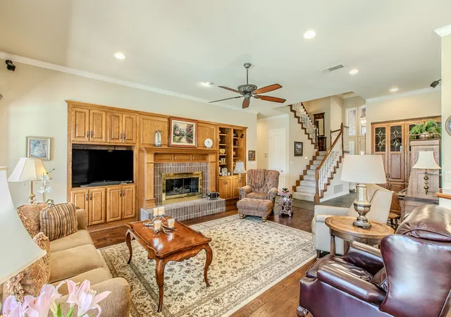 Photo 4 of Single family home for sale at 757 Village Green Dr, De Soto, TX 75115 | MLS# 21361485 | Listing updated on 2026-08-18