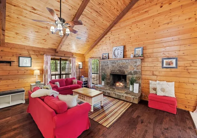 Photo 3 of House for sale at 431 County Road 2487, Mineola, TX 75773 | MLS# 21362393 | Listing updated on 2026-08-31