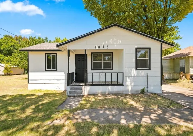 Photo 1 of Single family home for sale at 1818 Willis Ln, Waco, TX 76704 | MLS# 21362746 | Listing updated on 2026-08-18