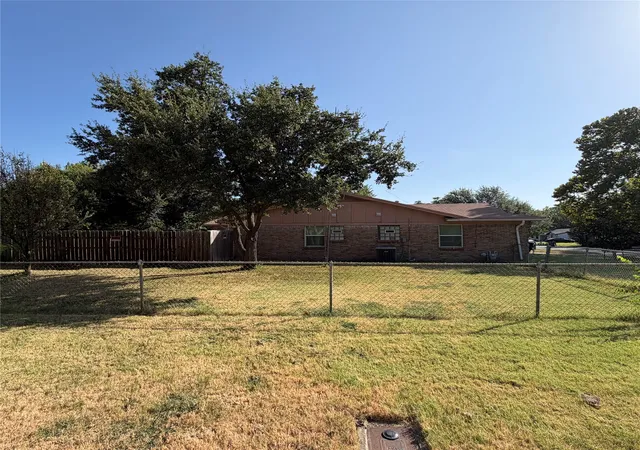 Photo 3 of Single family home for sale at 5712 Westhaven Dr, Fort Worth, TX 76132 | MLS# 21362777 | Listing updated on 2026-10-07