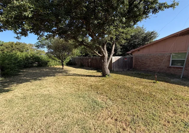 Photo 3 of Single family home for sale at 5712 Westhaven Dr, Fort Worth, TX 76132 | MLS# 21362777 | Listing updated on 2026-10-07