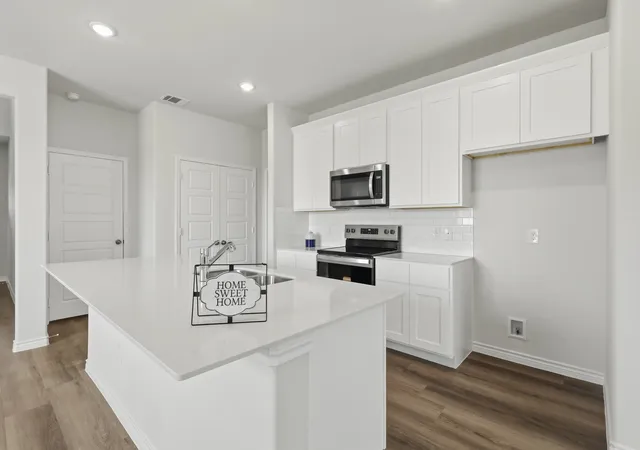 Photo 3 of Sale Pending at 8017 Charlestown Ln, Fort Worth, TX 76140 | MLS# 21362803 | Listing updated on 2026-09-25