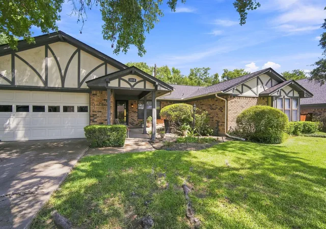 Photo 2 of Single family home for sale at 2310 Louise Ln, Ennis, TX 75119 | MLS# 21361536 | Listing updated on 2026-08-21