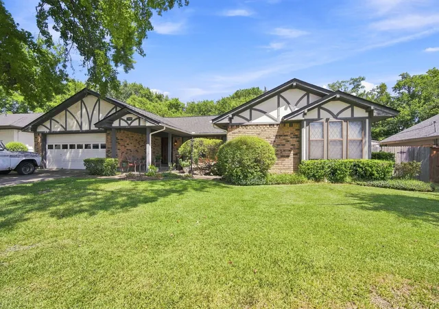 Photo 3 of Single family home for sale at 2310 Louise Ln, Ennis, TX 75119 | MLS# 21361536 | Listing updated on 2026-09-28