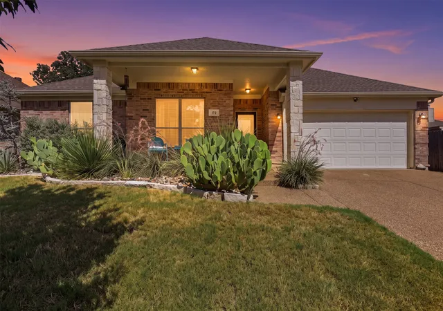Photo 1 of Sale Pending at 172 Overland Trl, Willow Park, TX 76087 | MLS# 21362684 | Listing updated on 2026-10-05