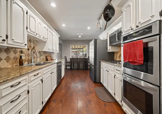 Photo 3 of Single family home for sale at 1507 Greenbrier Dr, Sherman, TX 75092 | MLS# 21357861 | Listing updated on 2026-08-31