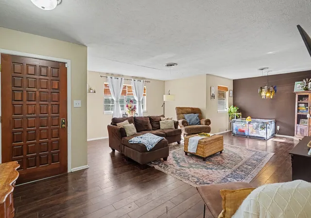 Photo 3 of Single family home for sale at 1553 Montclair Dr, Fort Worth, TX 76103 | MLS# 21356831 | Listing updated on 2026-08-18