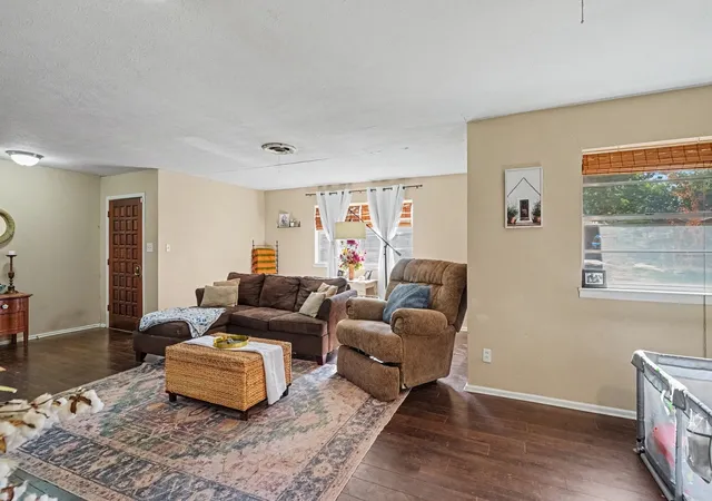 Photo 4 of Single family home for sale at 1553 Montclair Dr, Fort Worth, TX 76103 | MLS# 21356831 | Listing updated on 2026-08-18