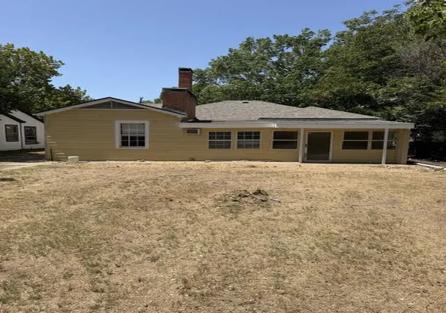 Photo 3 of Single family home for sale at 1033 Lockhart, Sherman, TX 75092 | MLS# 21362623 | Listing updated on 2026-08-18
