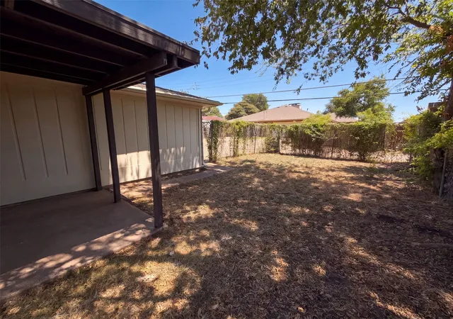 Photo 17 of Single family home for sale at 4824 Berridge Ln, Dallas, TX 75227 | MLS# 21362853 | Listing updated on 2026-10-01