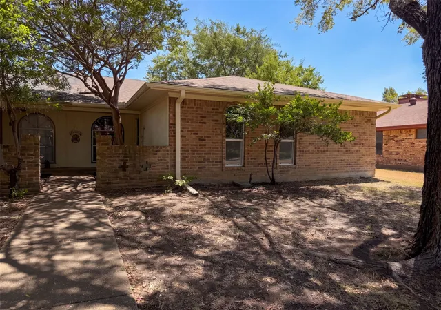 Photo 1 of Single family home for sale at 4824 Berridge Ln, Dallas, TX 75227 | MLS# 21362853 | Listing updated on 2026-08-24