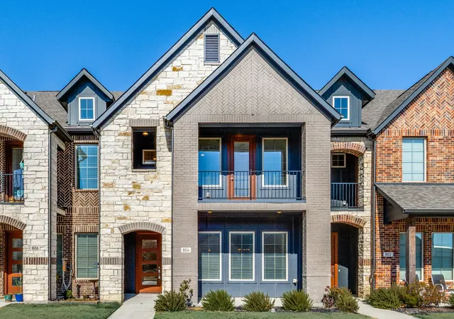 Photo 2 of Townhouse for sale at 804 Eaglescliffe Lndg, Wylie, TX 75098 | MLS# 21362873 | Listing updated on 2026-08-20