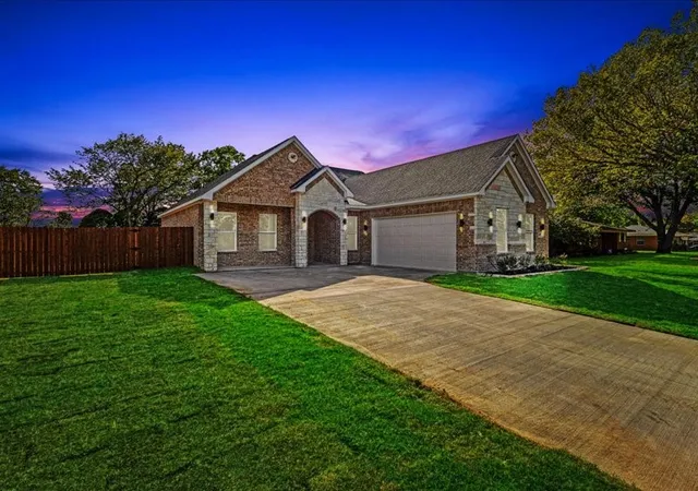 Photo 3 of Single family home for sale at 855 N Kaufman St, Seagoville, TX 75159 | MLS# 21362886 | Listing updated on 2026-09-24