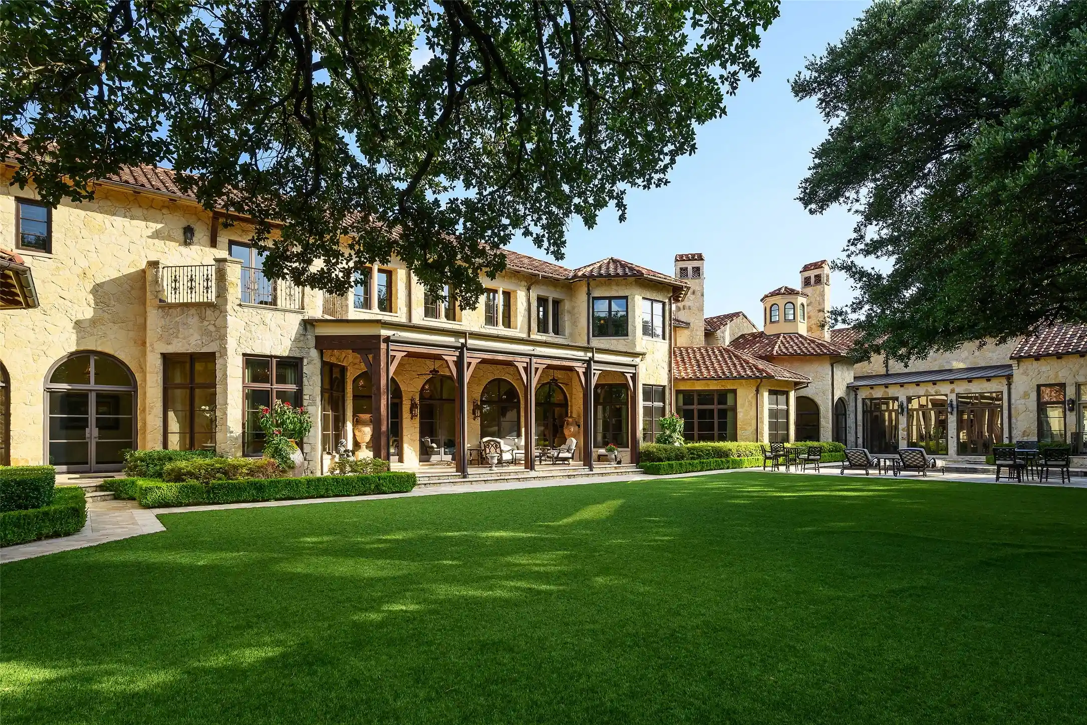 Photo 1 of Mansion for sale at 5335 Meaders Ln, Dallas, TX 75229 | MLS# 21362112 | Listing updated on 2026-10-25