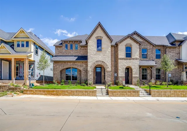 Photo 1 of Sale Pending at 6918 Houndstooth Pl, Arlington, TX 76001 | MLS# 21362917 | Listing updated on 2026-09-23