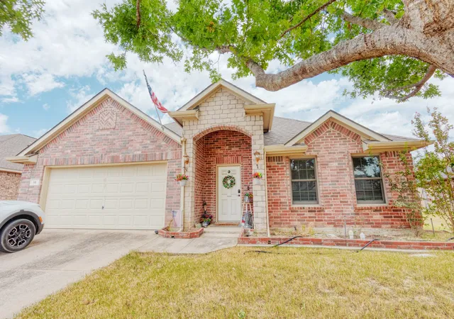Photo 1 of Single family home for sale at 18 Pleasant Vly, Sanger, TX 76266 | MLS# 21362856 | Listing updated on 2026-08-26