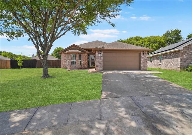 Photo 2 of Single family home for sale at 1002 James Donald Ln, Glenn Heights, TX 75154 | MLS# 21362942 | Listing updated on 2026-08-22