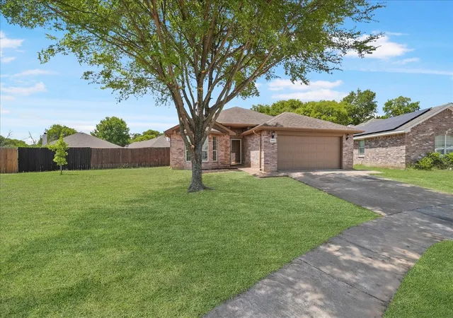 Photo 3 of Single family home for sale at 1002 James Donald Ln, Glenn Heights, TX 75154 | MLS# 21362942 | Listing updated on 2026-10-01