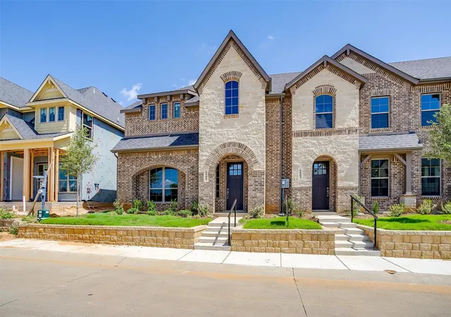 Photo 3 of Sale Pending at 6912 Houndstooth Pl, Arlington, TX 76001 | MLS# 21362944 | Listing updated on 2026-09-21