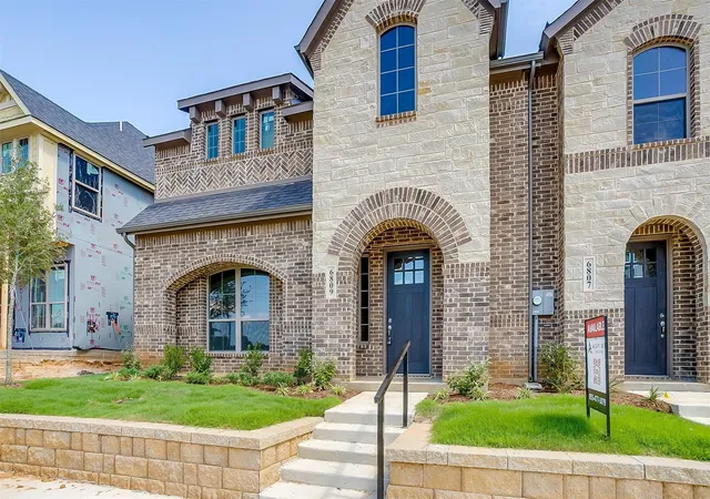 Photo 4 of Sale Pending at 6912 Houndstooth Pl, Arlington, TX 76001 | MLS# 21362944 | Listing updated on 2026-09-21