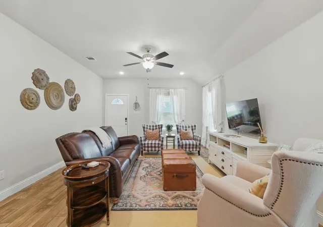 Photo 4 of Single family home for sale at 2409 Ross Ave, Fort Worth, TX 76164 | MLS# 21361083 | Listing updated on 2026-10-06