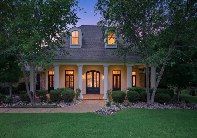 Photo 1 of Single family home for sale at 2910 Long Lake Dr, Shreveport, LA 71106 | MLS# 21362937 | Listing updated on 2026-09-24