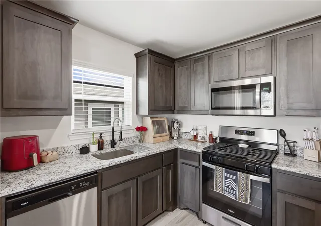 Photo 4 of Single family home for sale at 916 American Flyer Blvd, Fort Worth, TX 76108 | MLS# 21362621 | Listing updated on 2026-08-19