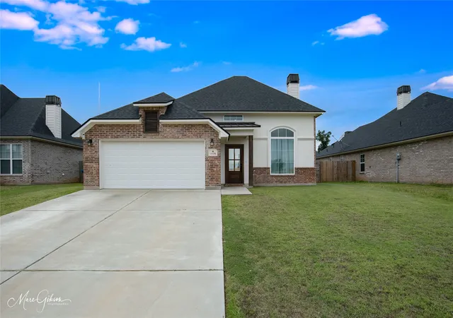 Photo 2 of Sale Pending at 4820 Bogey Ln, Shreveport, LA 71107 | MLS# 21362701 | Listing updated on 2026-10-01