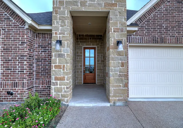 Photo 2 of Single family home for sale at 10171 Blue Jay Ln, Fort Worth, TX 76126 | MLS# 21362978 | Listing updated on 2026-08-26