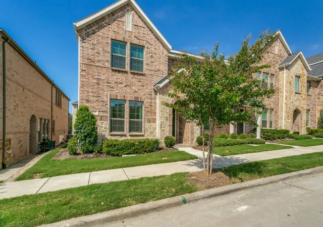 Photo 2 of Townhouse for sale at 237 Mcconathy Wy, Flower Mound, TX 75028 | MLS# 21361120 | Listing updated on 2026-10-04