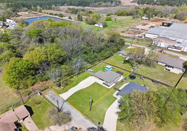 Photo 1 of Single family home for sale at 213 Freeman St, Lindale, TX 75771 | MLS# 21362977 | Listing updated on 2026-10-06
